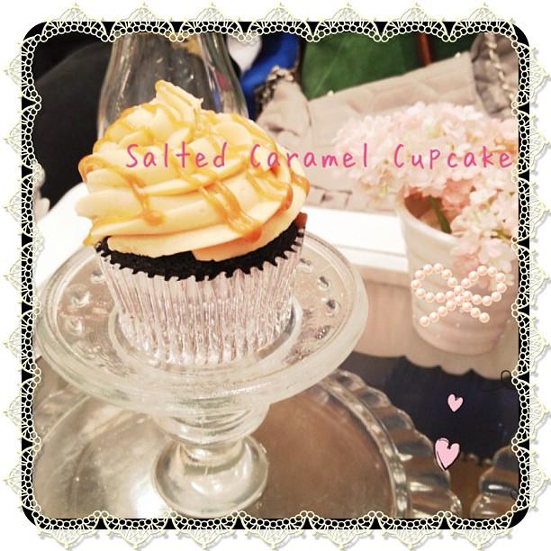 What I’m đŸ’— now: Salted Caramel Cupcake! #vanillacupcakebakery #iheart #cupcake  (at Vanilla Cupcake Bakery)