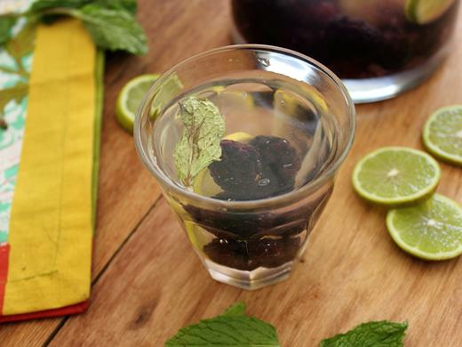 Water with Blackberries, Lime, and Mint