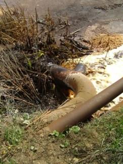 Orange chemicals flowing into a pond near Chusovaya from a burst pipe. Photograph from Chernogubov's blog.