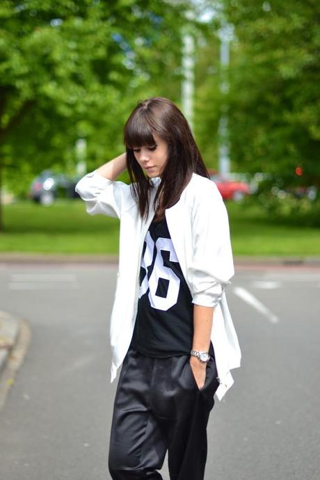 Outfit | Team Slouch outfit slouchy sports chic white bomber jacket