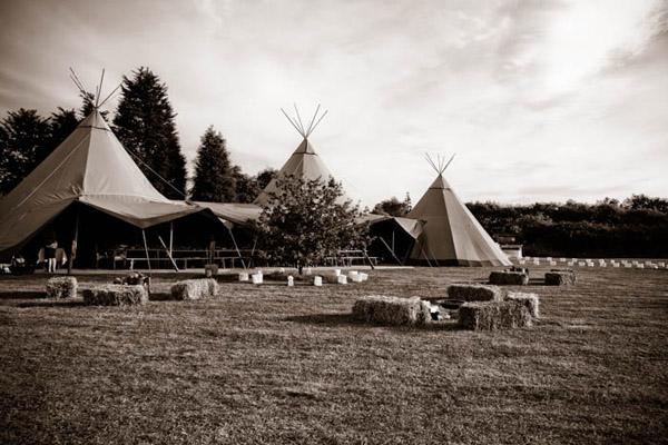 UK tipi wedding blog images by Lumiere Photography (16)