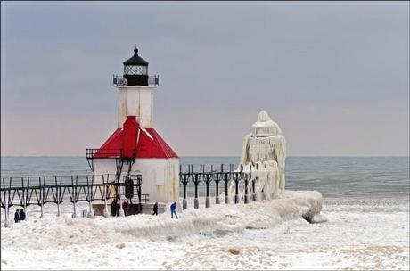 frozen-lighthouses-1[2]