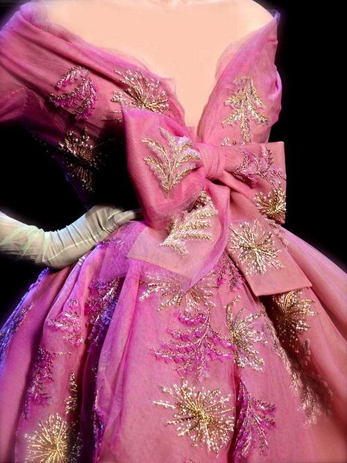 chiffonandribbons:

Christian Dior Couture S/S 2011