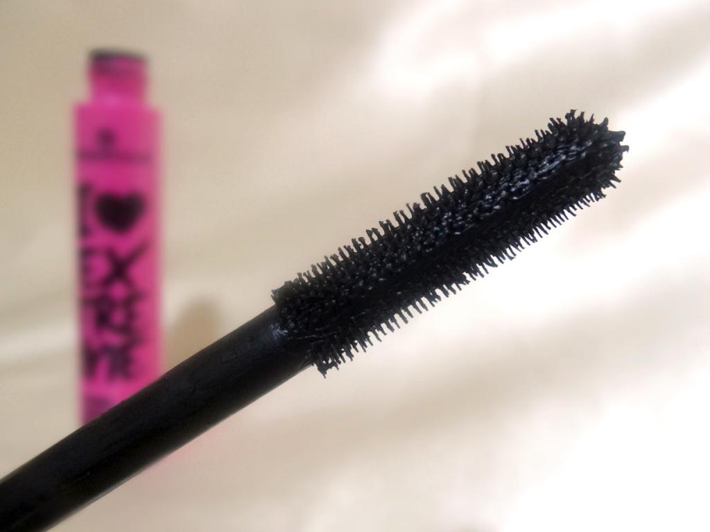 Mascara Mondays: Essence I ♥ Extreme Mascara