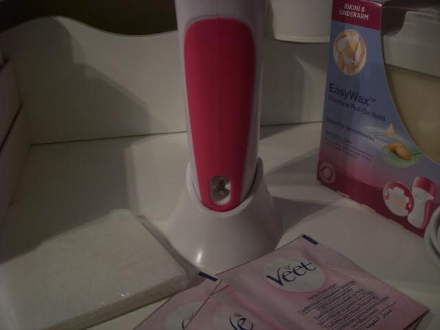 Veet Easy Wax Electrical Roll-On Kit