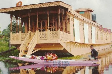 Categories Of Houseboats Dal Lake