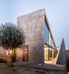 Residence in Kallitechnoupolis by Tense Architecture