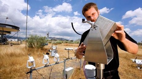 Measuring stations provide data on solar radiation and pollution. (Credit: German Aerospace Center)