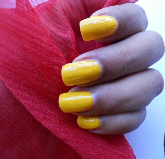 Maybelline Colorama Nail Paint in Amarelo Sol- Review & NOTD+maybelline colorama shades+yellow nail polish