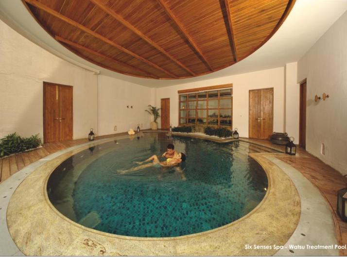 Six Senses Spa - watsu Treatement pool