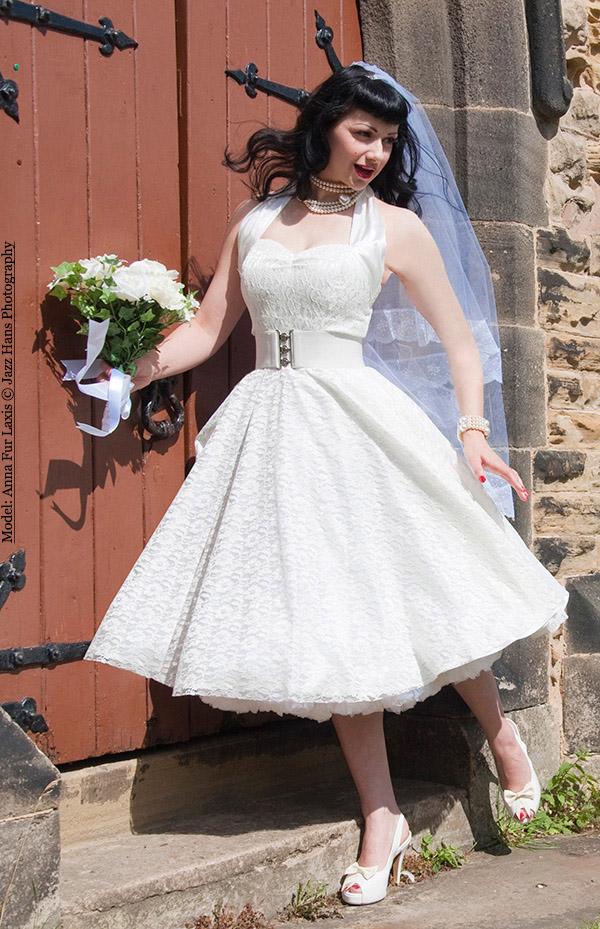 New Sponsor Welcome Vintage Wedding Dresses From Vivien Of