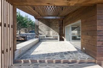 Plinth House by LAND Arquitectos