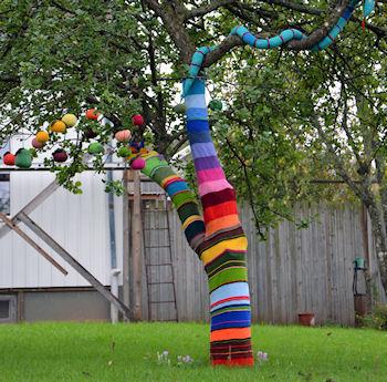 24 Incredible Yarnbombs From Around The World