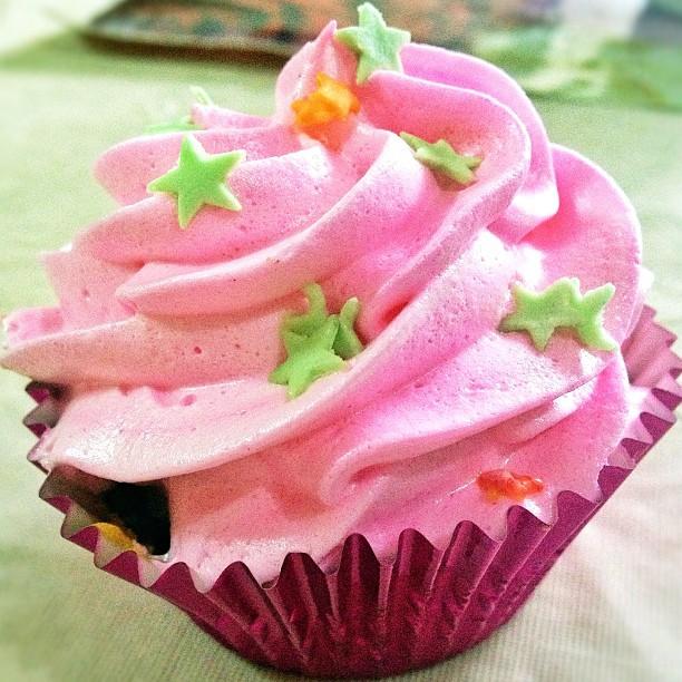 Pink Morning to all!
Devoured this cupcake right after breakfast. My tummy’s happy đŸ˜€ #food #cake #cupcake #pink #thepinklife