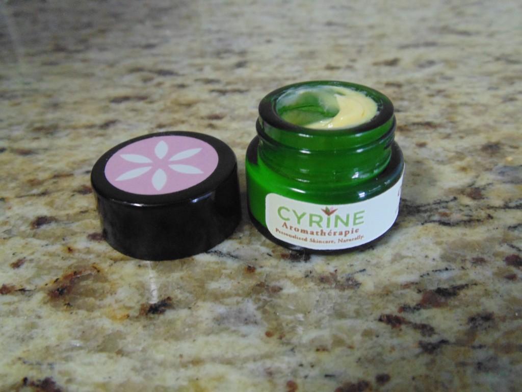 opened-cyrine-aromatherapie-face-cream