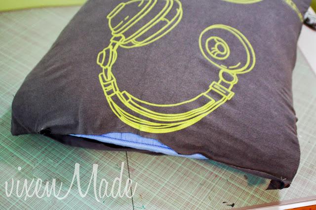 Easy T-Shirt Pillow