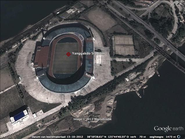 The Yanggakdo Stadium in Pyongyang.  Construction boats, some of which may be involved in dredging operations in the Taedong River to produce concrete, can be seen at the bottom of the image (Photo: Google image).