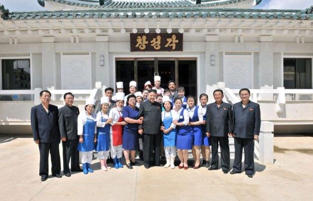 Kim Jong Un poses for a commemorative photograph with employees of a restaurant in Ch'angso'ng County, North P'yo'ngan Province (Photo: Rodong Sinmun).
