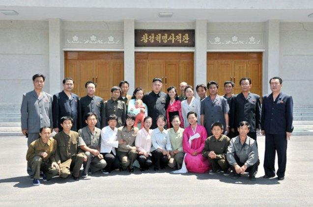Kim Jong Un poses for a commemorative photograph with employees and officials of the Ch'angso'ng Revolutionary Museum (Photo: Rodong Sinmun).