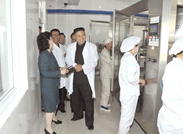 Kim Jong Un grins whilst touring a section of the Ch'angso'ng Foodstuffs Factory (Photo: Rodong Sinmun).