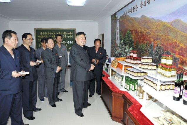 Kim Jong Un reviews a product display at Ch'angso'ng Foodstuffs Factory (Photo: Rodong Sinmun).