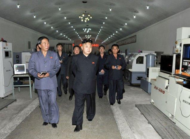 Kim Jong Un tours an assembling shop with CNC machines during a tour of Taegwan Glass Factory in North P'yo'ngan Province (Photo: Rodong Sinmun).