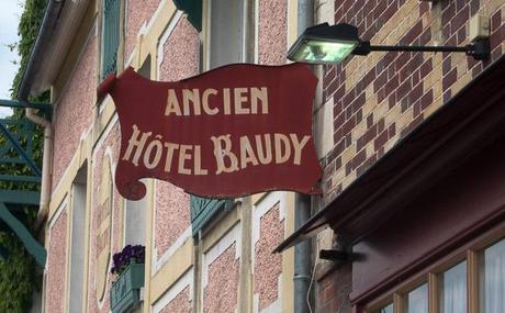 photo of sign saying Ancien Hotel Baudy