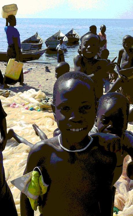 children-Kibero-fishing-village-Lake-Albert