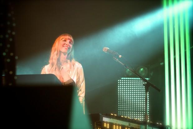 IMG 7973 620x413 THE POSTAL SERVICE SOLD OUT BARCLAYS CENTER [PHOTOS]