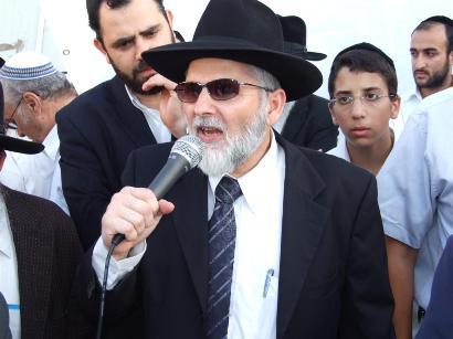 Ashkenazi or Sephardi descent of candidate does not matter for the Chief Rabbi position
