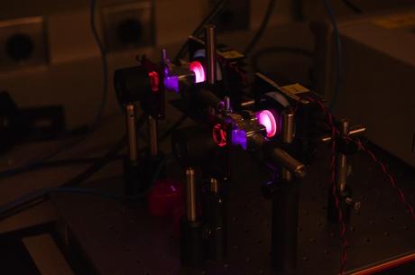 This device tests the quality and reliability of the silicon nanoparticle phosphors that LumiSands created to use in LED lighting. (Credit: Mary Levin, University of Washington)