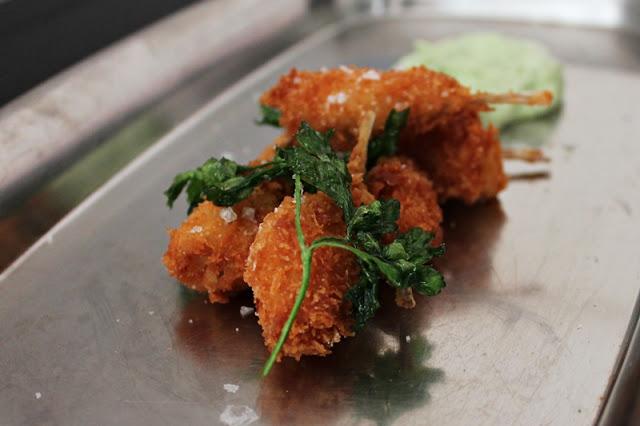 Deep fried frog legs with herb cream #91
