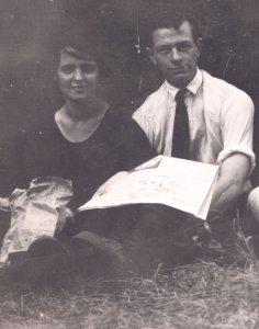 Ava Helen Miller with Linus Pauling, 1922.