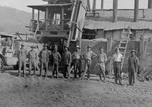 Linus Pauling (second from right) with the paving crew, 1922.