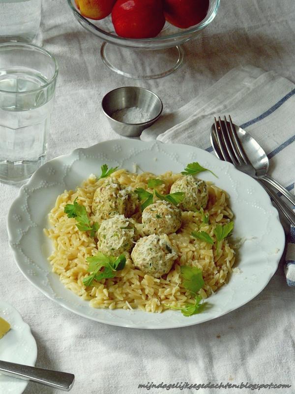 Cheesy Risoni with Chicken Meatballs / Ризони с Сыром и Куриными Тефтелями