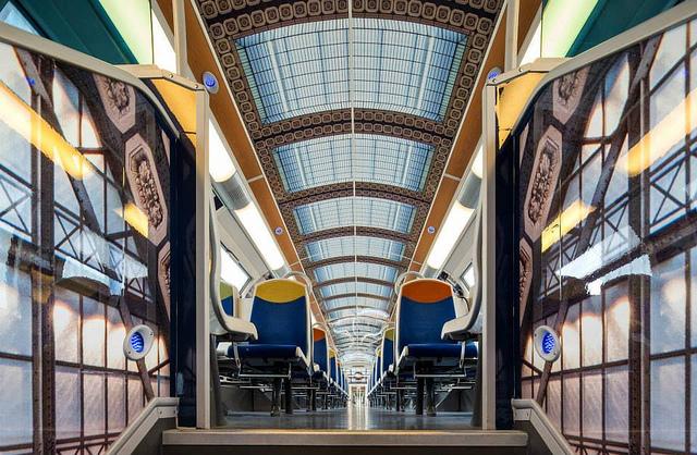 Un train décoré avec des toiles du Musée d'Orsay Un train décoré avec des toiles du Musée d'Orsay