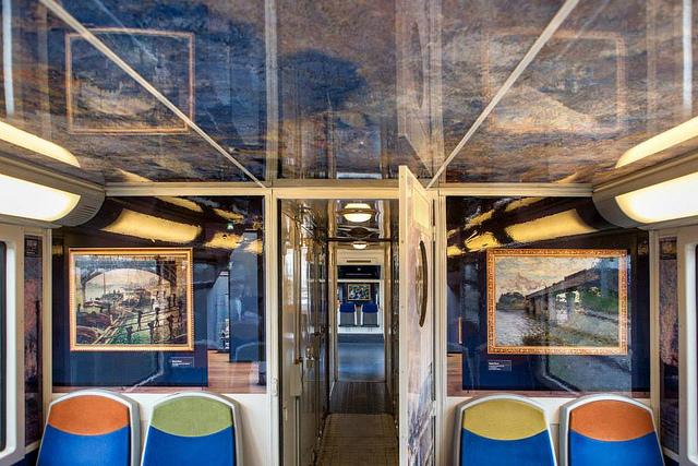 Un train décoré avec des toiles du Musée d'Orsay Un train décoré avec des toiles du Musée d'Orsay