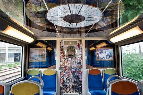 Un train décoré avec des toiles du Musée d'Orsay