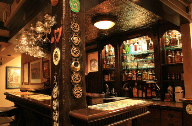 Have a Pint! English Pub-Style Basements - Paperblog