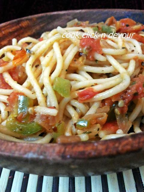 Spaghetti with vegetable sauce