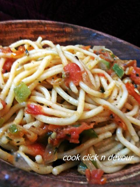 Spaghetti with vegetable sauce