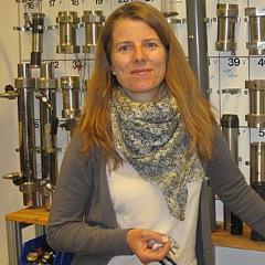 Project manager Kristin Spildo is working to find out which particles are best suited for recovering more oil from different rock types. (Photo: UiB)