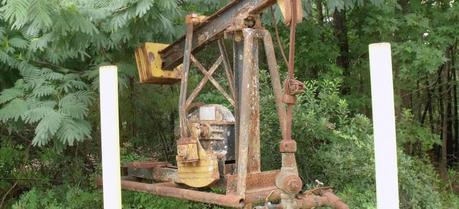 Pumpjack in the Saratoga oil field. Looks like an old Jenson unit. (Credit: Flickr @ Steven SLTompkins http://www.flickr.com/photos/25077310@N06/)