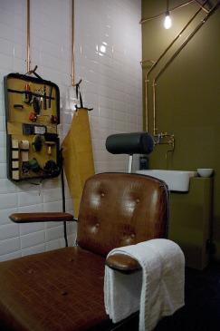 Barber Amsterdam by Ard Hoksbergen Architect