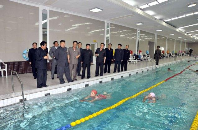 Kim Jong Un visits the employees' swimming pool at Kanggye General Tractor Plant (Photo: Rodong Sinmun).