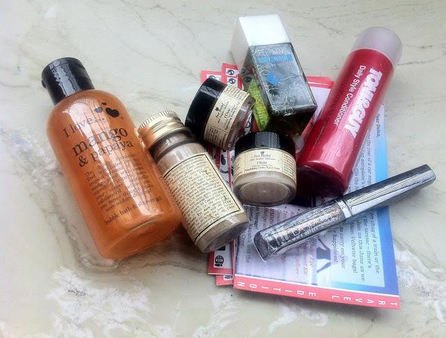 What's Inside My June Vellvette Bag!