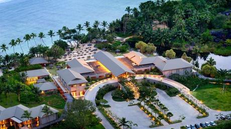 http://www.luxuryhomes.com/blog/wp-content/uploads/2013/02/Kempinski-Seychelles-Resort-on-8-1024x576.jpg