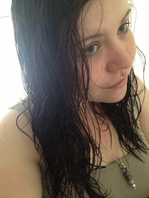 wet hair with schwarzkopf got2b beach matt spray in and scrunched