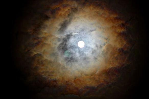 more-supermoon-your-shot-pictures-2013-clouds_68790_600x450