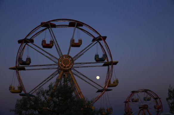 your-supermoon-pictures-2013-bursa-ferris-wheel_68734_600x450